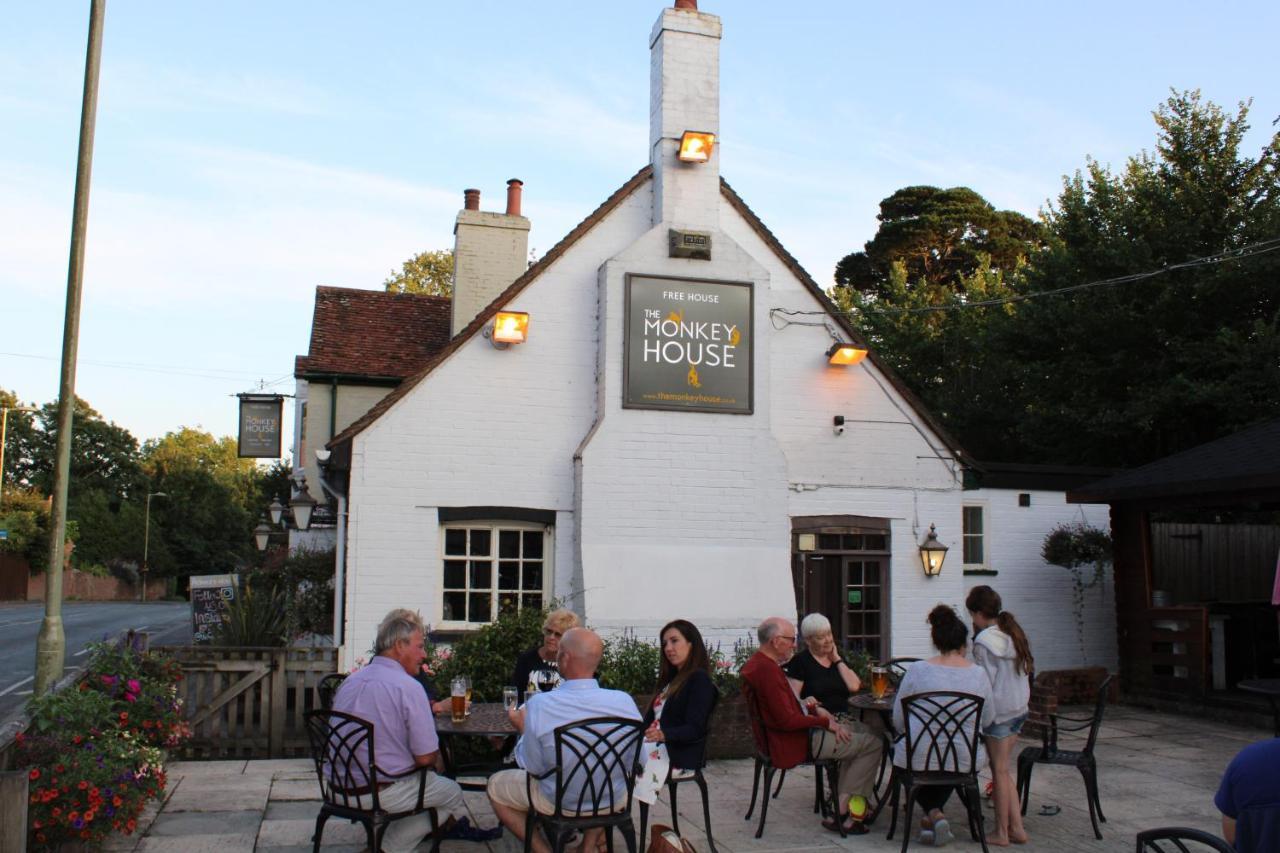 Отель Monkey Brewhouse Лимингтон Экстерьер фото