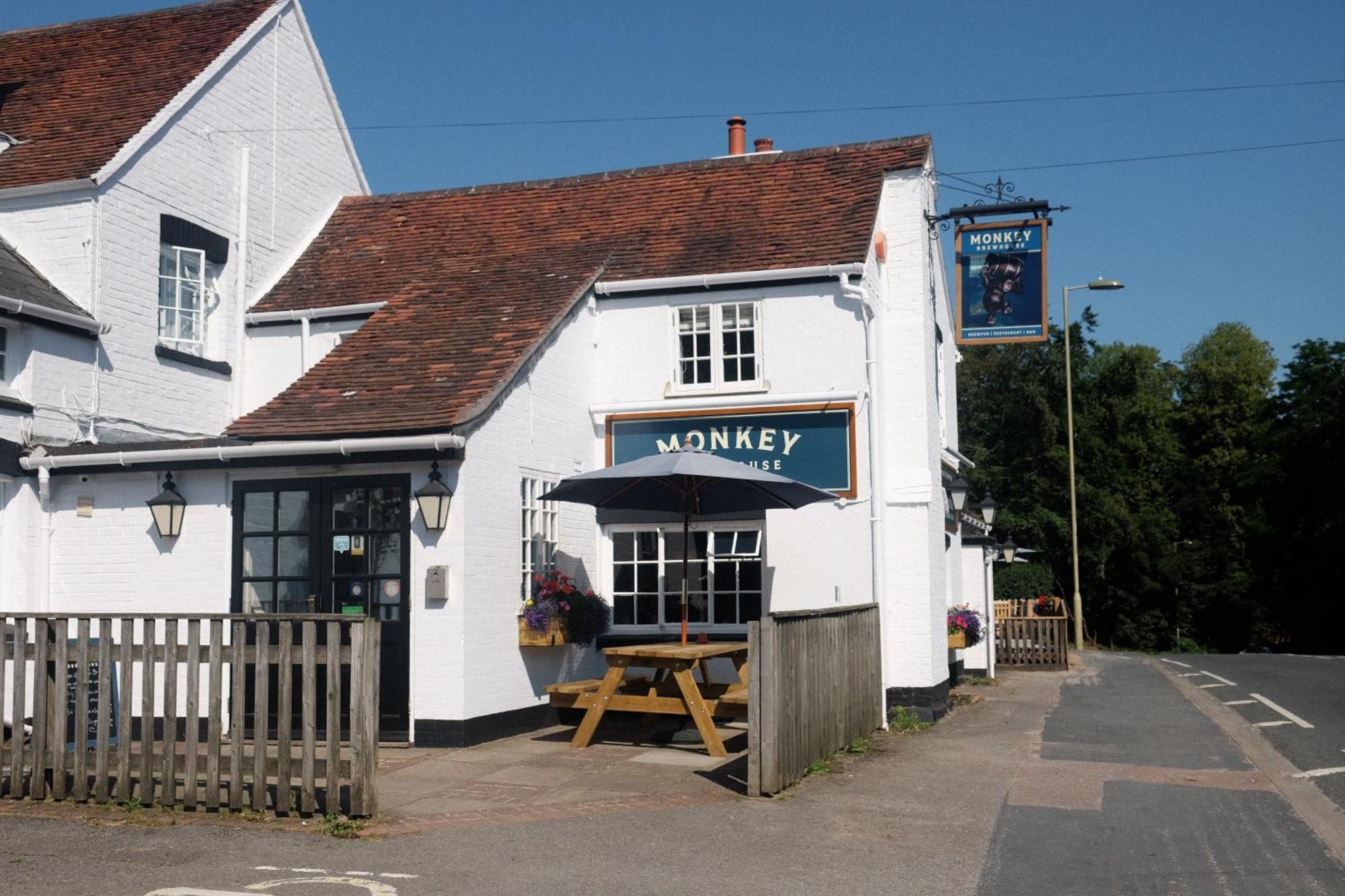 Отель Monkey Brewhouse Лимингтон Экстерьер фото