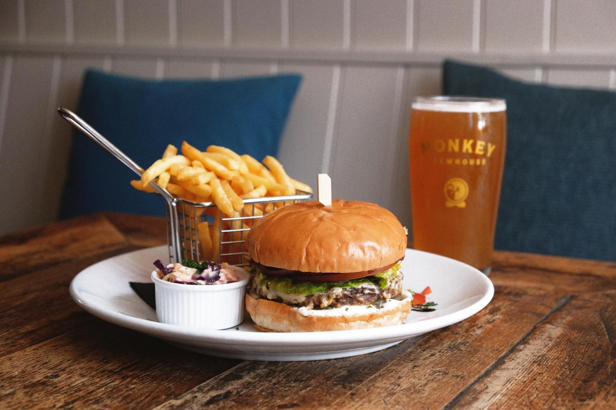 Отель Monkey Brewhouse Лимингтон Экстерьер фото