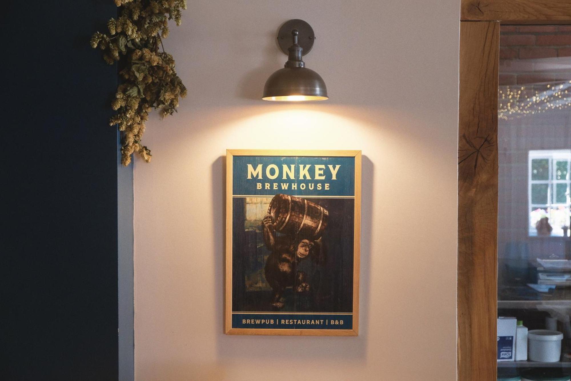 Отель Monkey Brewhouse Лимингтон Экстерьер фото